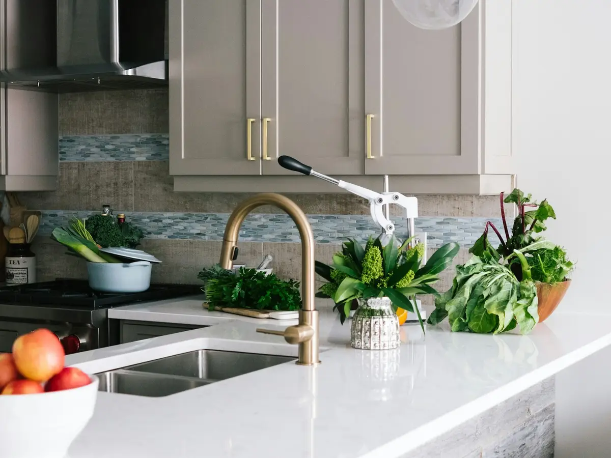 Classic shaker kitchen with taupe framed doors and a marble bar counter.