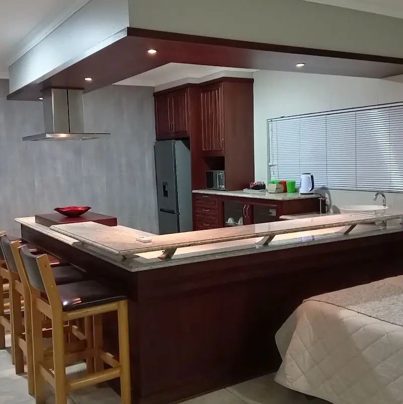Mahogany kitchen with granite breakfast bar