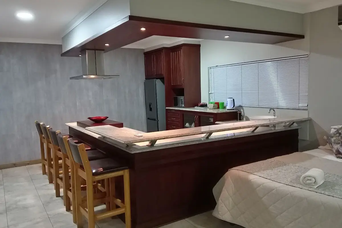 Mahogany kitchen with granite breakfast bar