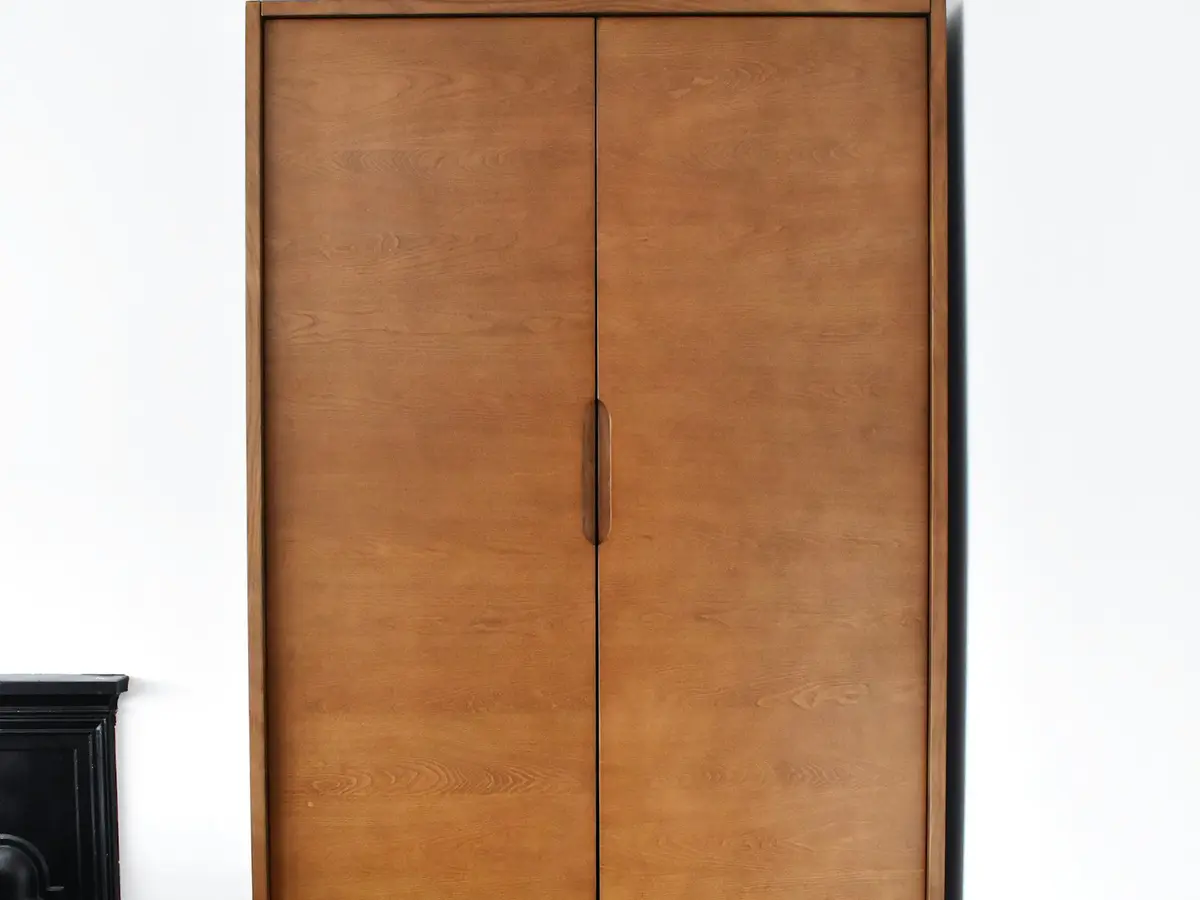 Built-in wardrobe in warm wood — placeholder until a real KING CABINET walk-in is photographed.