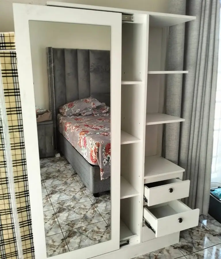 Built-in wardrobe with mirror sliding door and shelving